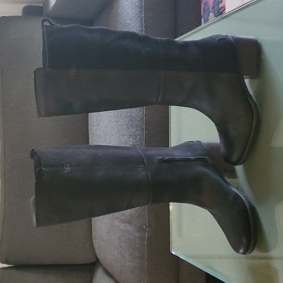 Sorel boots - Picture 2 of 5